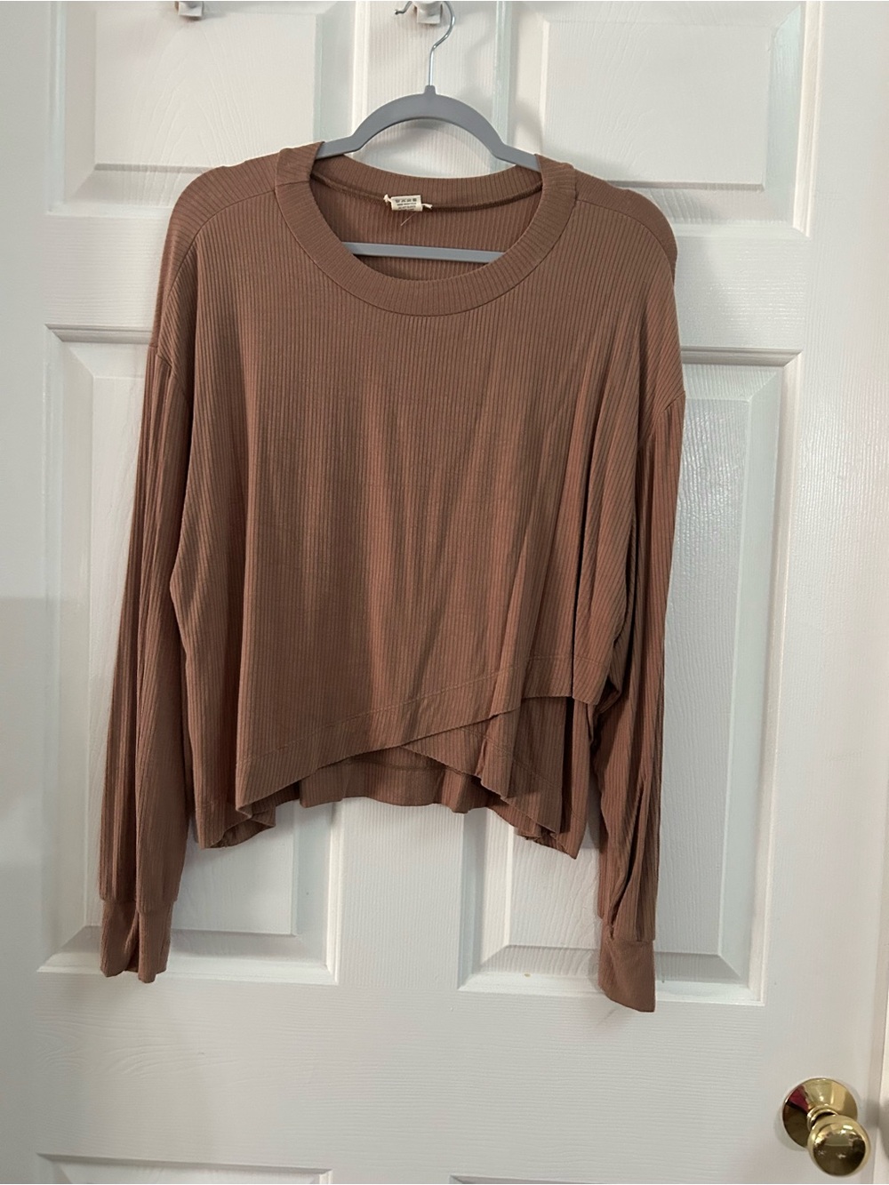 Yelete Ribbed Long-Sleeve Asymmetric Hem Top - Brown